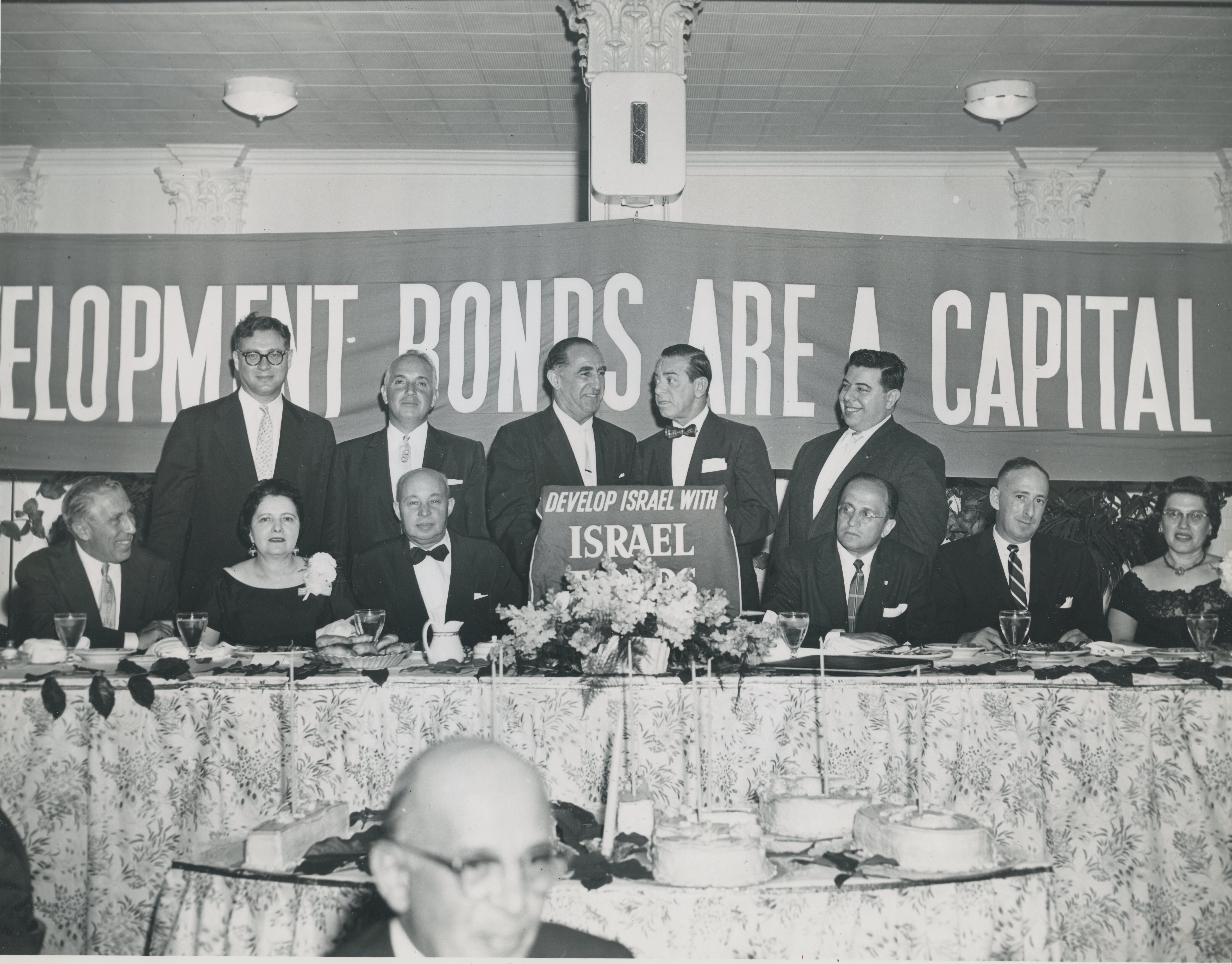 Rabbi Buch, Irving Brawer, Jack Stern, Julian Bornstein, Paul Segal, Genny Dunkelman, Morris Lesenger, Herman Yucht. Rober Abrahami, Sarah Yucht, Nat Kluger