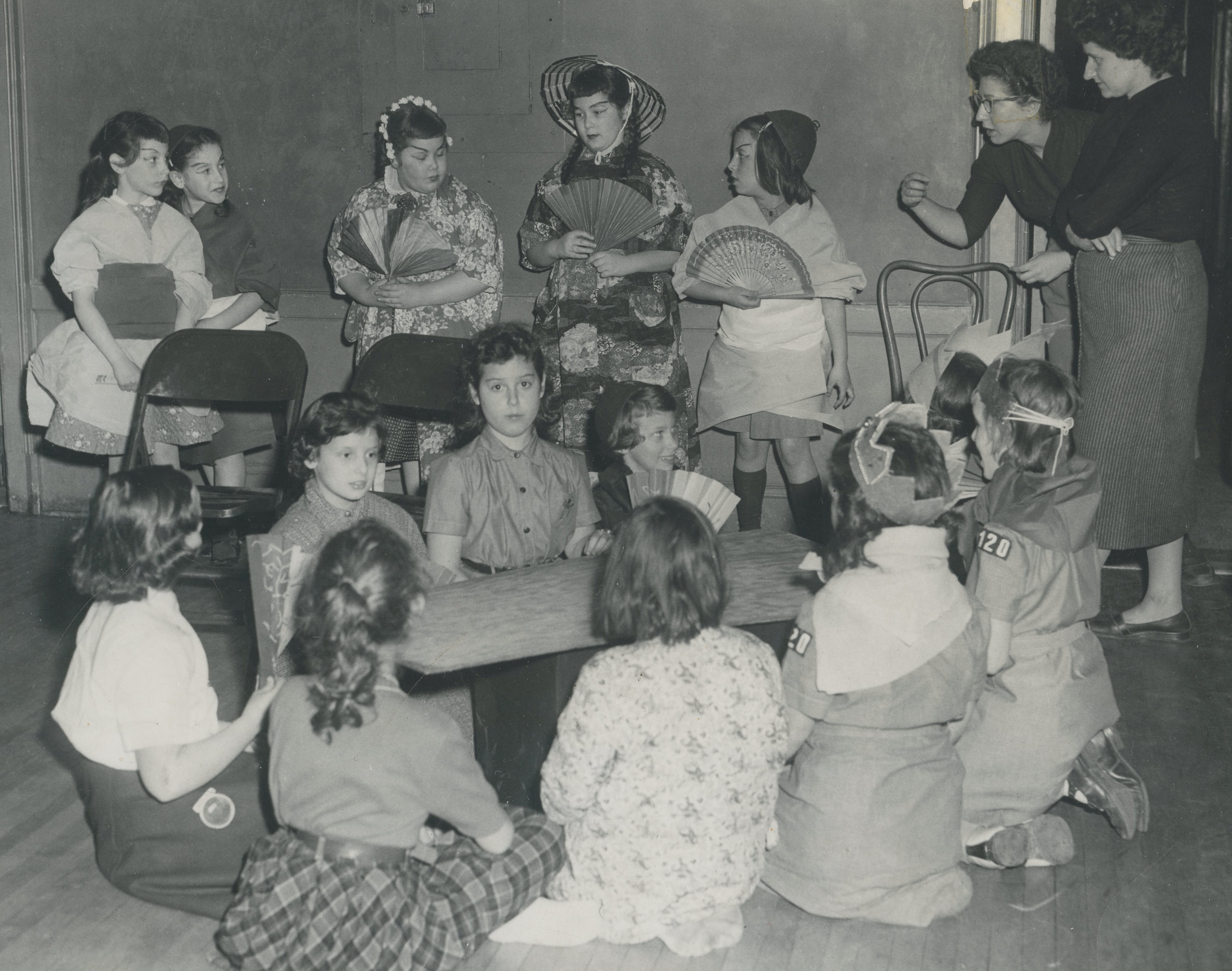 Karen (?) Ehrlich, Barbara Rosenberg, Rona Rosenberg, Linda Zabotinsky, Janie Roemer, Karel Ginsberg, Celia Schepps, Deeann Ipp
