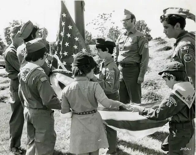 Local_scouts_raising_flag
