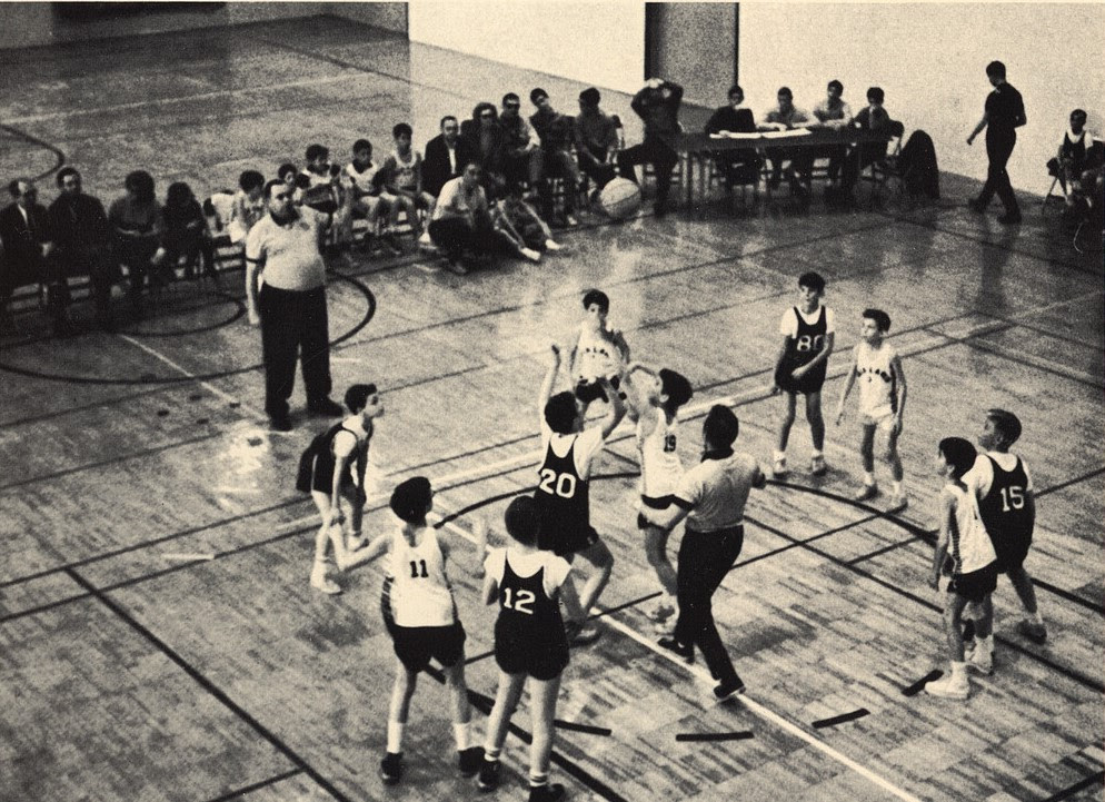 FLJC Basketball game in progress