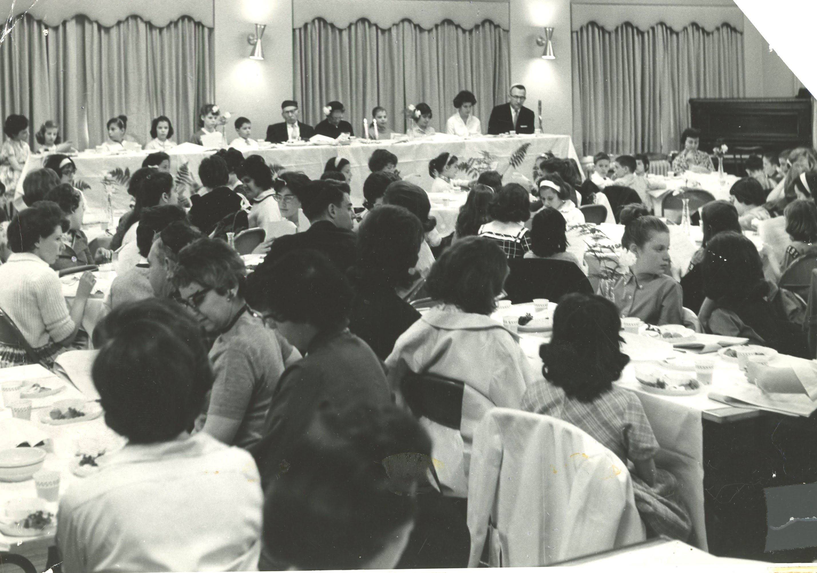 Paterson New Jersey YM-YWHA Sunday School Passover seder, 1963