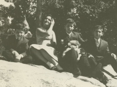 Beth Hollander with her children