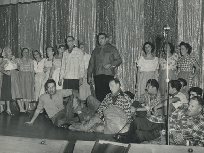 Marion Robinson, Ruth Barnert, Matty Robinson, Pauline Mendelson, Ida Coburn, Jack Kellner, Bill Freilander, Fanny Kellner(?)