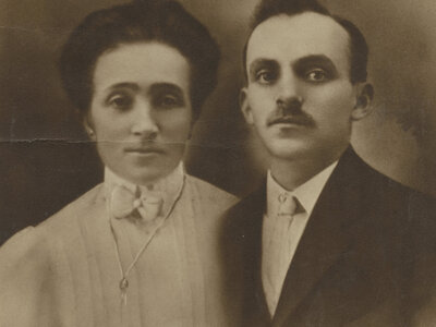 Valentine’s Day, although not a Jewish holiday, has become a day for couples to celebrate their love and affection. Below, are photos from our archives which we think depict couples showing the essence of the holiday.