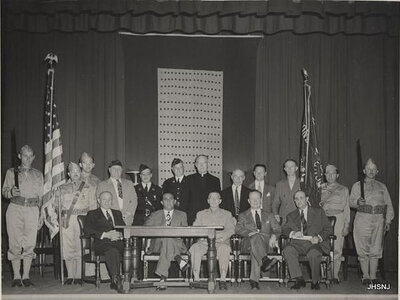 Veterans_honoring_flag_day_1942