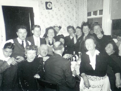 Paterson New Jersey, E. 32nd St, 1940s, Thanksgiving photo, Gary Turndorf, Eli (Elton) Blumberg, Sarah Blumberg, Herman Blumberg, Ruth Turndorf, Lillian Bogorad, Bubba Lina Blumberg, Charles Blumberg, Abe Whitten of Brooklyn NY